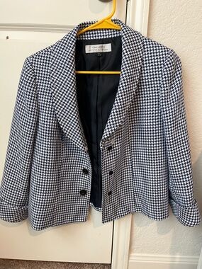 Tahari Black and White Houndstooth Shawl Collar Blazer